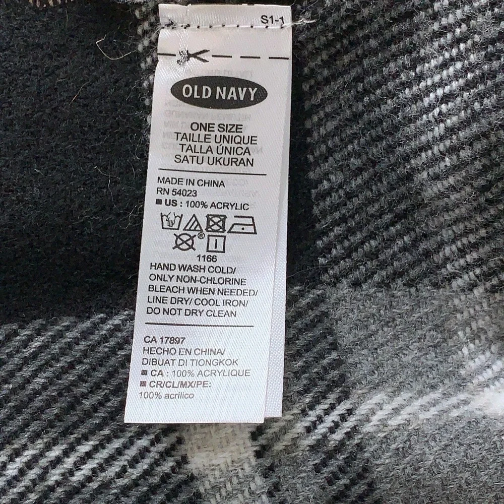 Old Navy One Size Black White Plaid Cozy Flannel Fringe End Scarf New